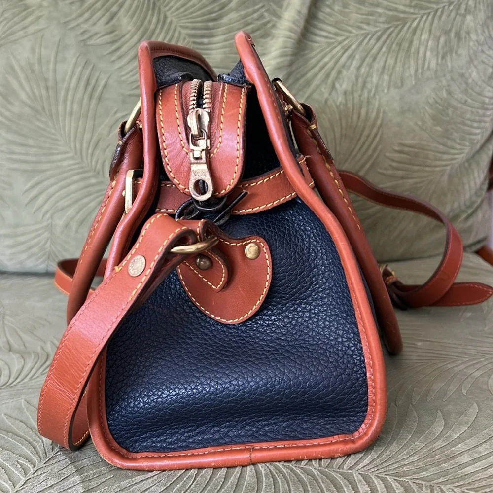 Dooney & Bourke R212 'All Weather' Black-tan Cross-body Zip-top Satchel Handbag